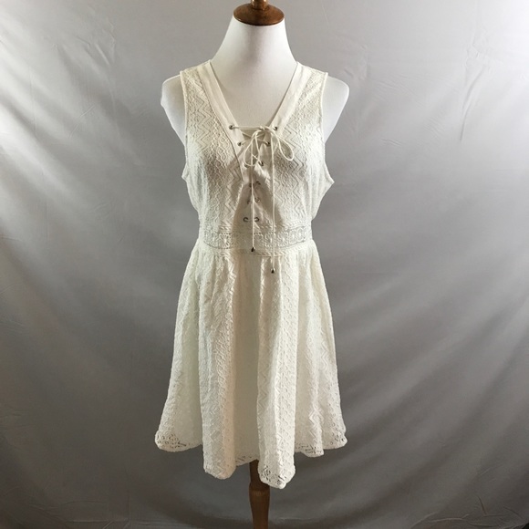 Flying Tomato Dresses & Skirts - Flying Tomato sleeveless white lace dress